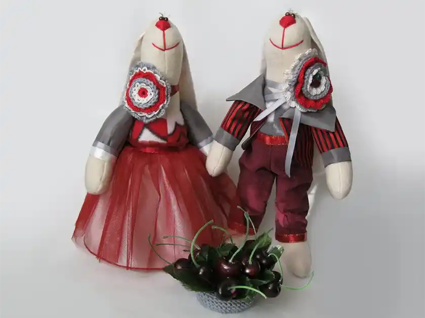 Свадебный подарок молодоженам — зайцы тильда