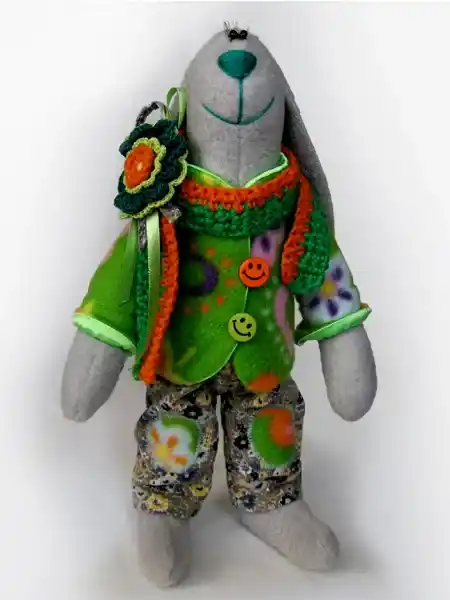 Заяц тильда в зеленом