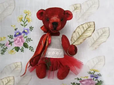 Мишка вишневого цвета