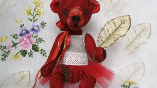 Мишка вишневого цвета