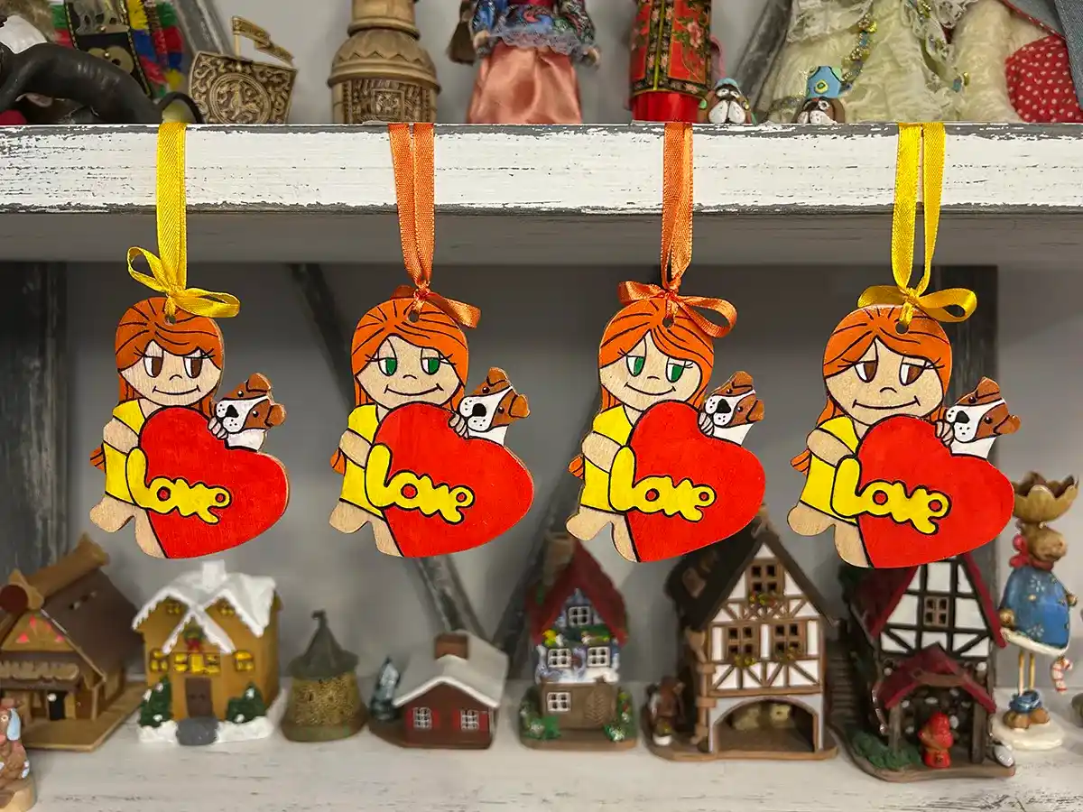 Сувениры Love is